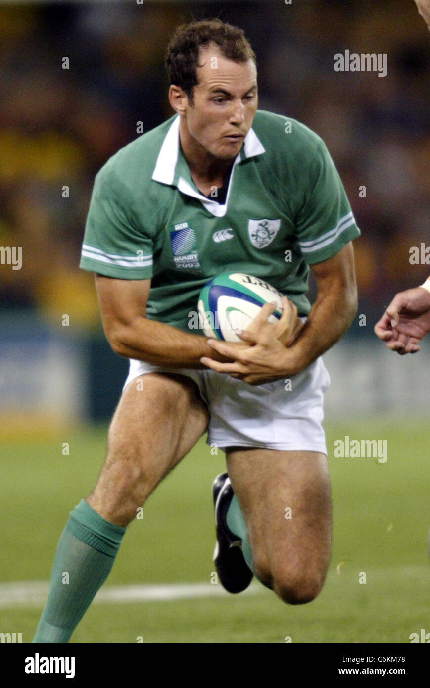 Irlands Girvan Dempsey bei ihrer Niederlage 17-16 durch Australien im Pool, Einem Spiel der Rugby-Weltmeisterschaft 2003 im Telstra Dome, Melbourne. Stockfoto