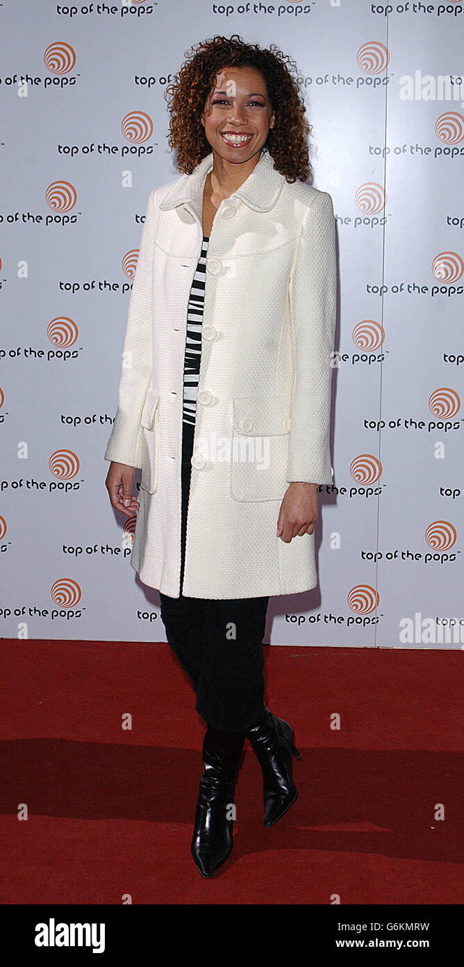 TOTP-Moderatorin Margherita Taylor kommt zur Top of the Pops Live-Relaunch-Show im BBC Television Center in London am Freitag, den 28. November 2003. Stockfoto