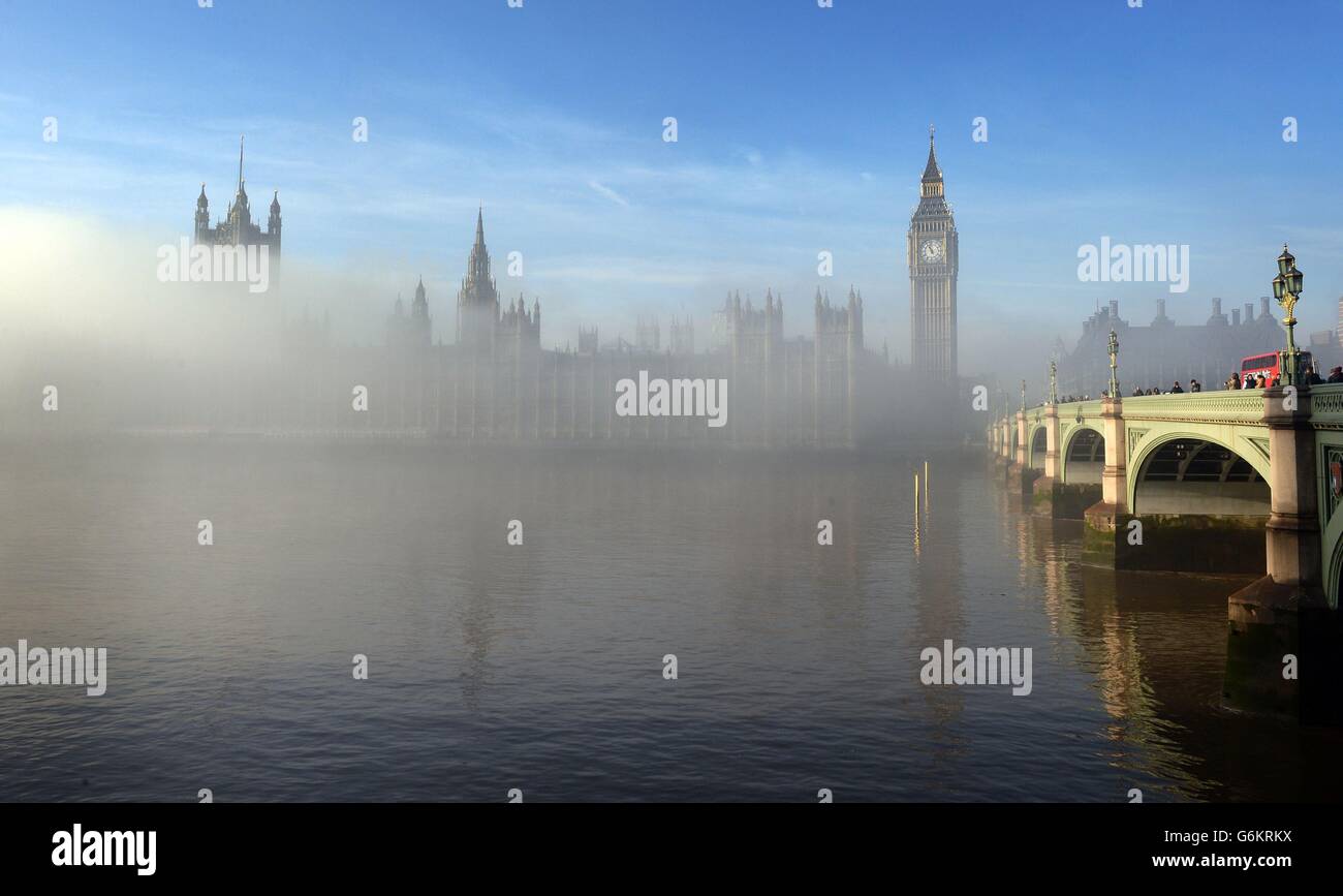 Der Palast von Westminster war heute früh im Nebel gehüllt, im Zentrum von London. Stockfoto