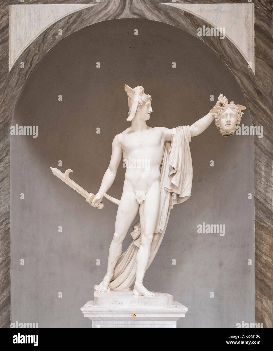 Die Vatikanischen Museen, durchtrennt Marmor Statue des Perseus Holding Haupt der Medusa von Antonio Canova, Rom, Italien Stockfoto