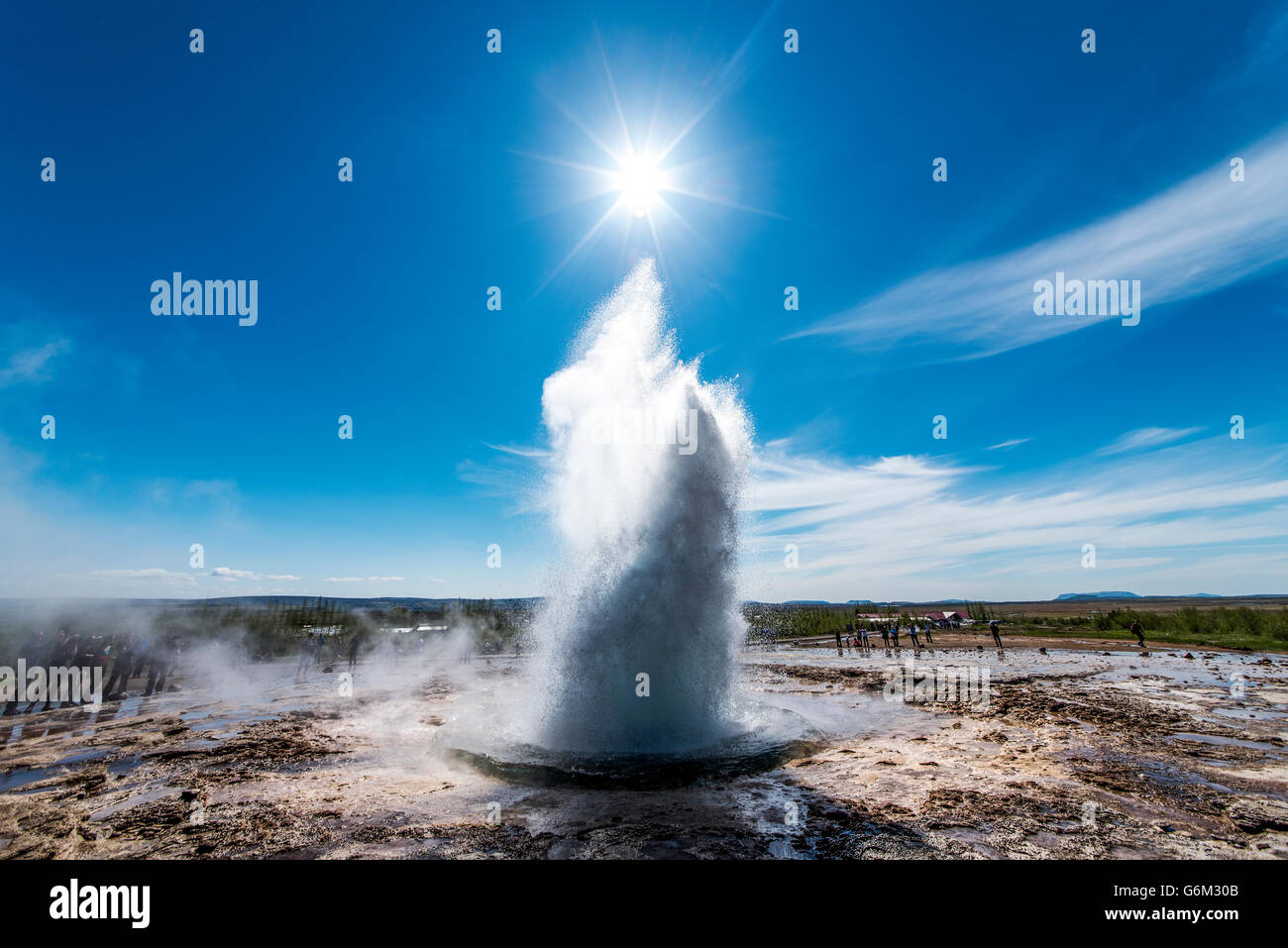 Strokkur Geysir in Keflavík Geysir geothermische Gebiet ausbricht Stockfoto