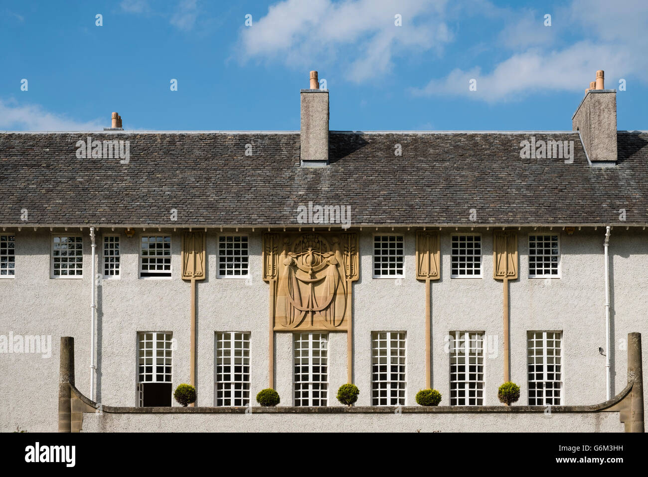 Detail aus der Fassade im Haus für eine Art Lover von Charles Rennie Mackintosh in Bellahouston Park Glasgow, Vereinigtes Königreich Stockfoto