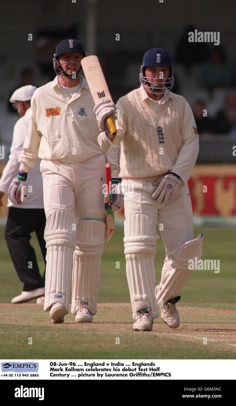 08-Jun-96 ... England gegen Indien ... Englands Mark Ealham feiert sein Debüt Test Half Century ... Bild von Laurence Griffiths/EMPICS Stockfoto