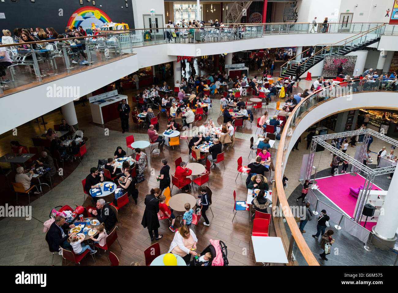 Food-Court im Einkaufszentrum St. Enoch Centre in Glasgow, Schottland, Vereinigtes Königreich Stockfoto
