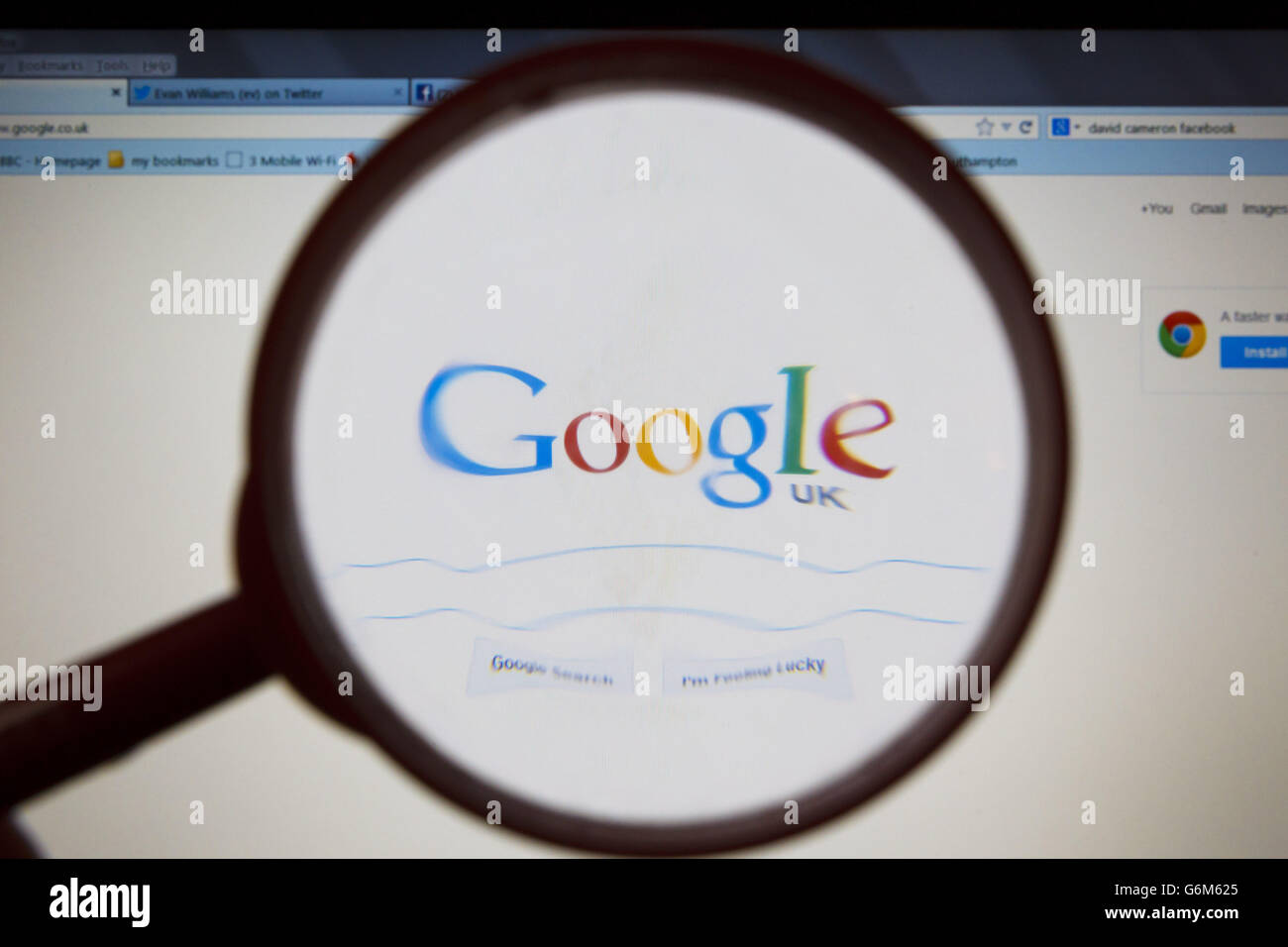 Das Google-Logo, wie von Millionen von Nutzern weltweit auf einem Laptop-Bildschirm gesehen. DRÜCKEN Sie VERBANDSFOTO. Bilddatum: Dienstag, 10. Dezember 2013. Bildnachweis sollte lauten: Chris Ison/PA Wire. Stockfoto