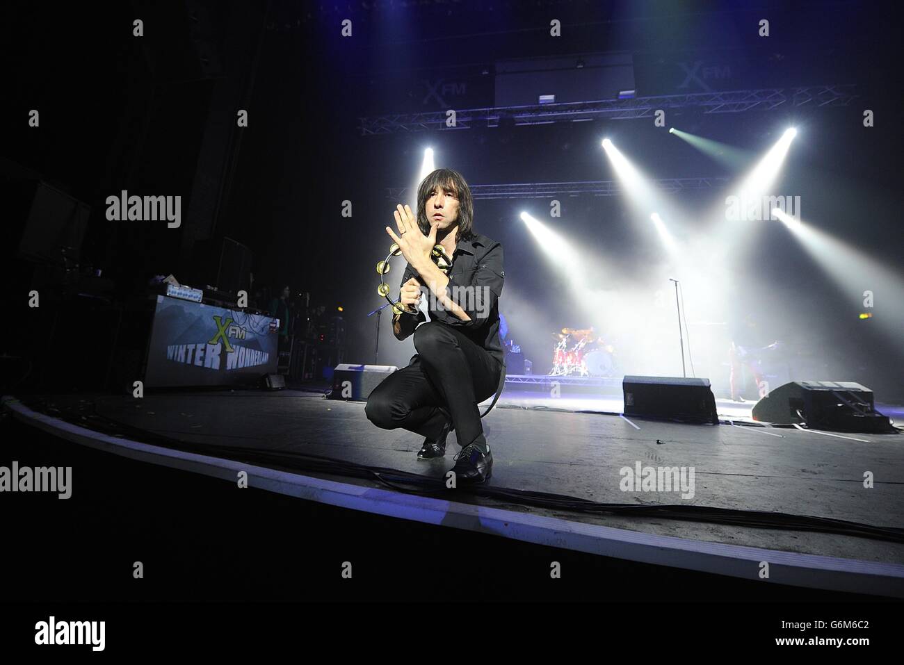 Bobby Gillespie von Primal Scream tritt im Winter Wonderland 2013 von XFM im O2 Apollo Manchester auf. Stockfoto