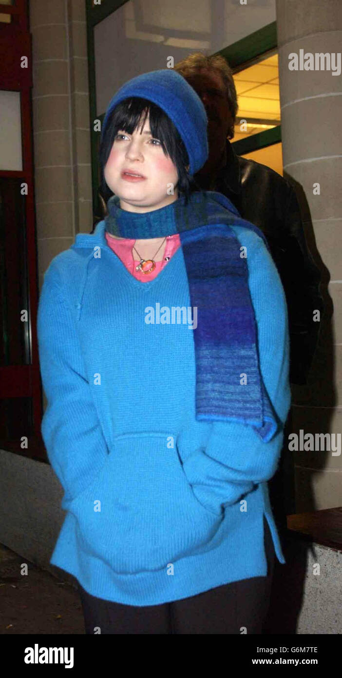 Kelly Osbourne spricht Presse Stockfoto