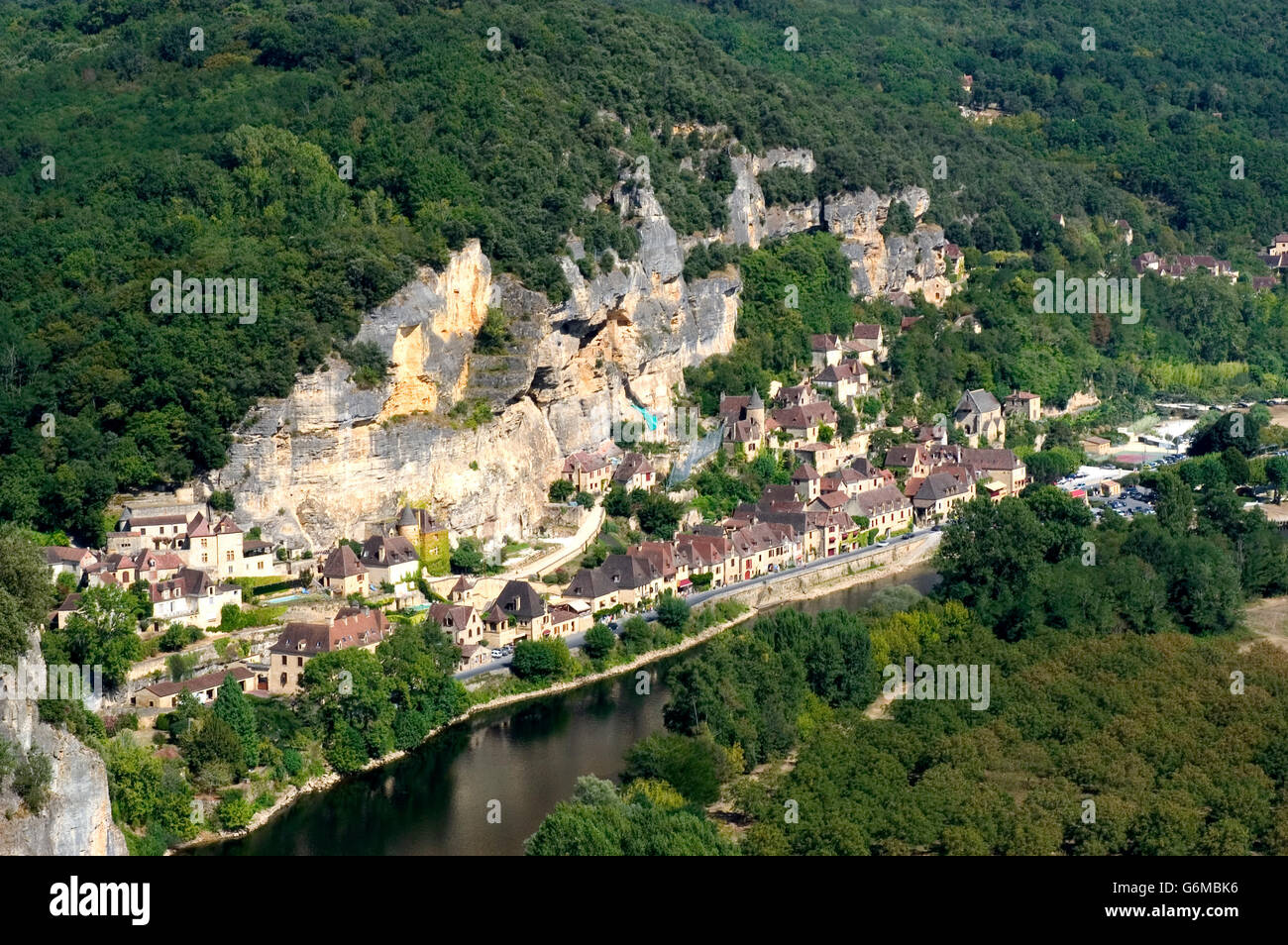 La Roque-Gageac ist ein hübsches Dorf im Perigord Dordogne-Fluss entlang. Stockfoto