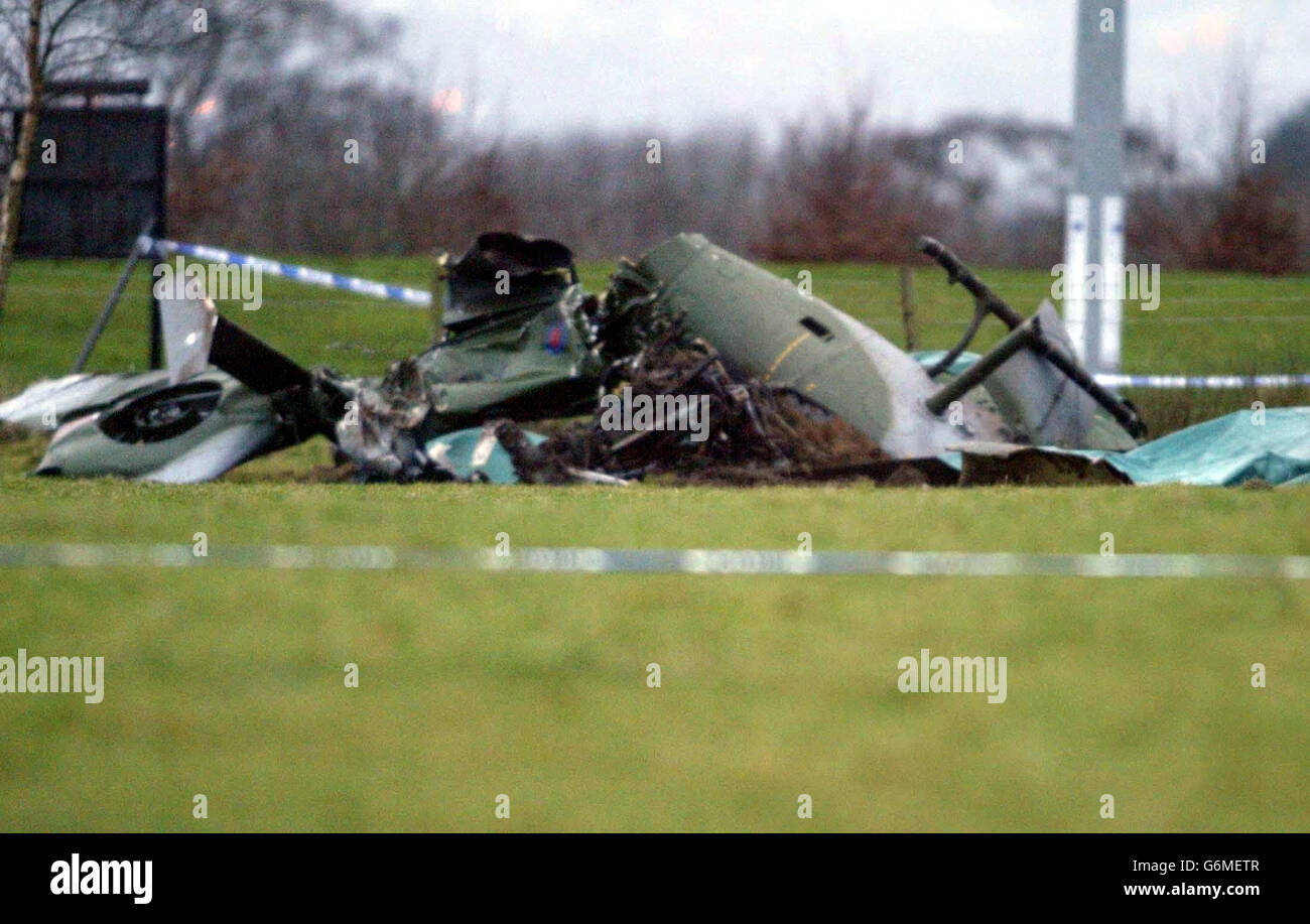 Die Szene des tödlichen Hubschrauberabsturzes in der Nähe von Derry. Zwei Armeepiloten wurden getötet, als ihr Hubschrauber in Londonderry abgestürzt war. Sie waren in einer High-Speed Gazelle, die in der Nähe des City of Derry Rugby Club kam. Stockfoto