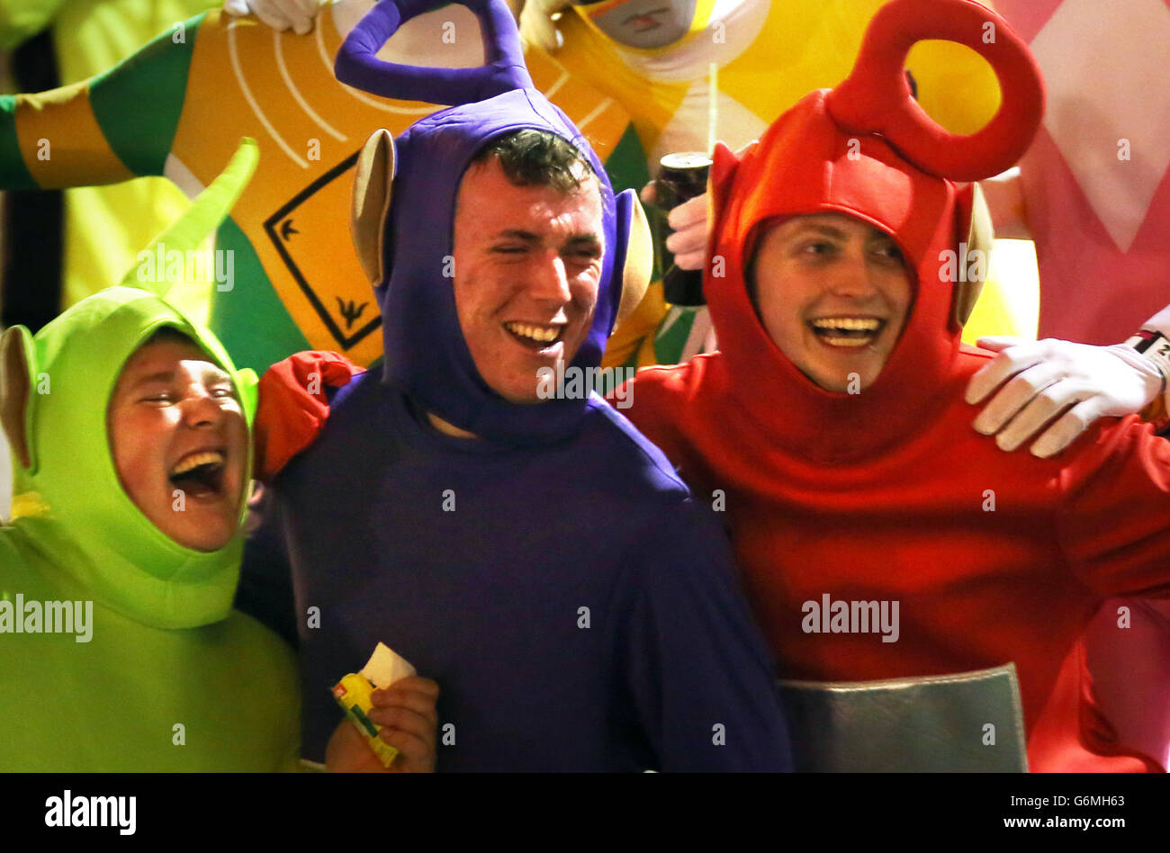 Menschen feiern am Silvesterabend Edinburgh Hogmanay Street Party in Schottland. Stockfoto