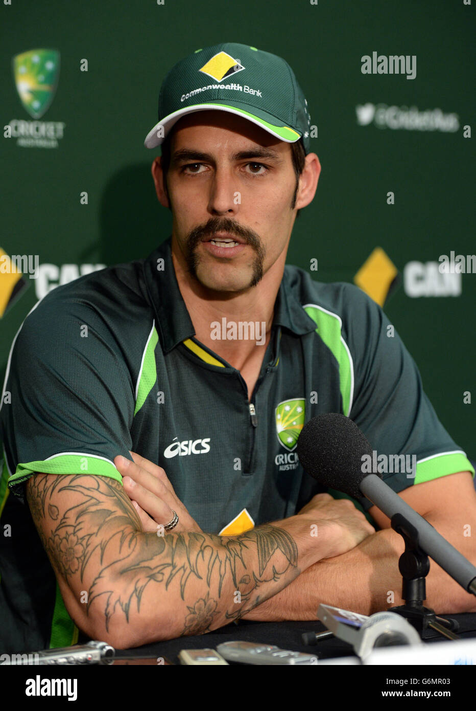 Der Australier Mitchell Johnson spricht während einer Pressekonferenz im WACA Ground, Perth, Australien. DRÜCKEN SIE VERBANDSFOTO. Bilddatum: Mittwoch, 11. Dezember 2013. Siehe PA Geschichte CRICKET Australien. Bildnachweis sollte lauten: Anthony Devlin/PA Wire. Stockfoto