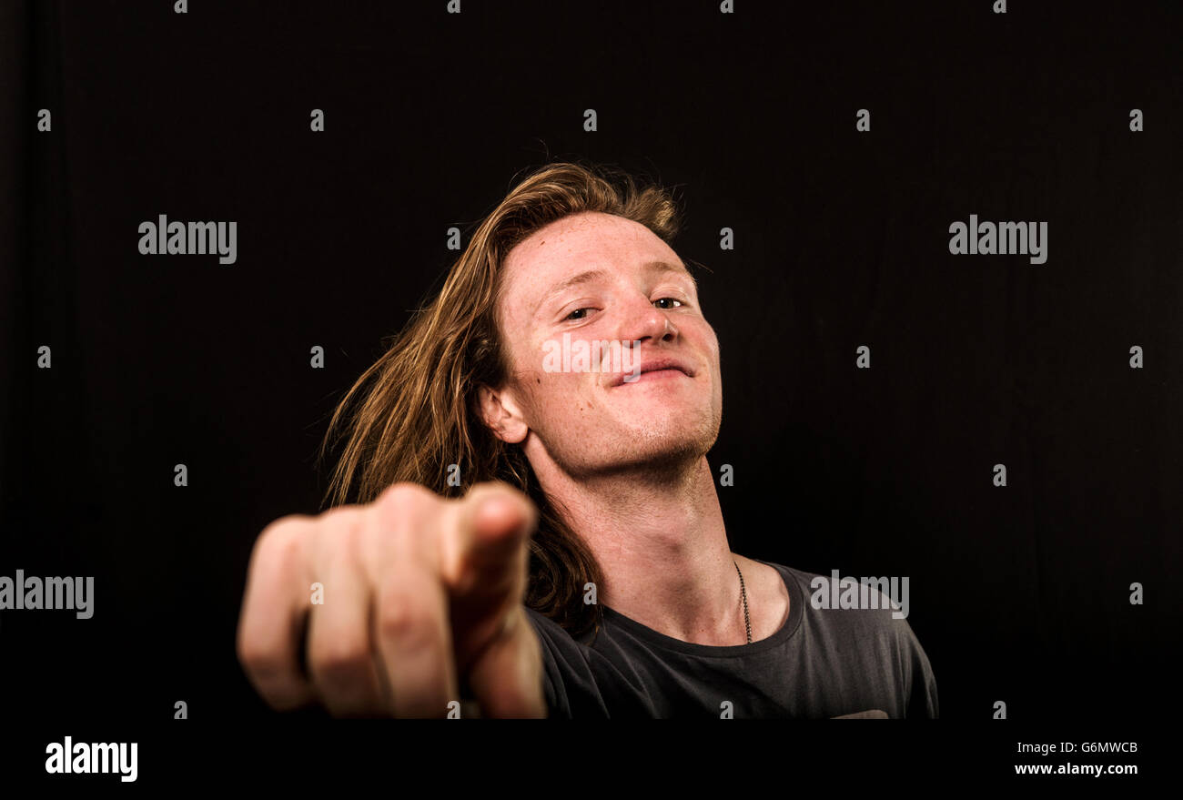 Freestyle-Skifahrer James Woods während eines Fotoshootings bei der Wasserman Media Group, London. DRÜCKEN Sie VERBANDSFOTO. Bilddatum: Donnerstag, 31. Oktober 2013. Bildnachweis sollte lauten: Adam Davy/PA Wire Stockfoto