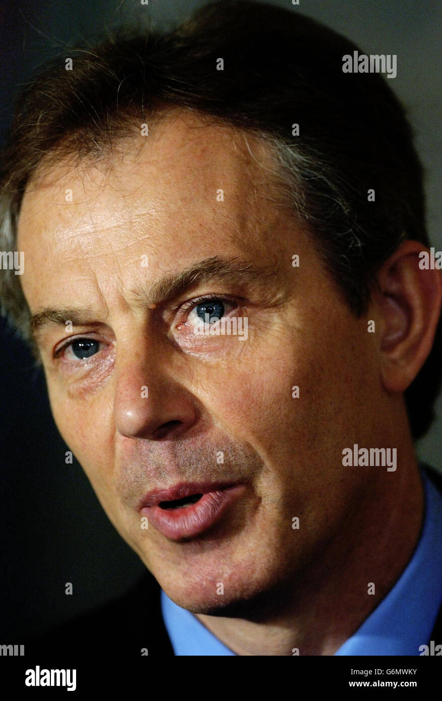 Premierminister Tony Blair während einer Pressekonferenz in Downing Street, nach der Einnahme von Saddam Hussien. Der Premierminister sagte, Saddam sei von der Macht verschwunden und werde nicht wiederkommen. * in der Downing Street sagte Blair, dass das irakische Volk jetzt über die Zukunft des Landes entscheiden werde. Stockfoto