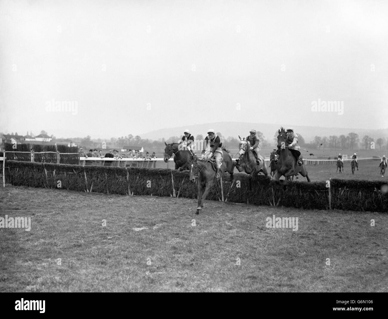 'Another Flash' mit M. Beasley und im Besitz von J. Byrne, führt über die letzte Hürde zu gewinnen. (l-r) Safran Tartan (T. Verbrennungen), ein weiterer Blitz (M. Beasley), Laird O'Montrose (K. Boulton) und Albergo (D. Page). Stockfoto