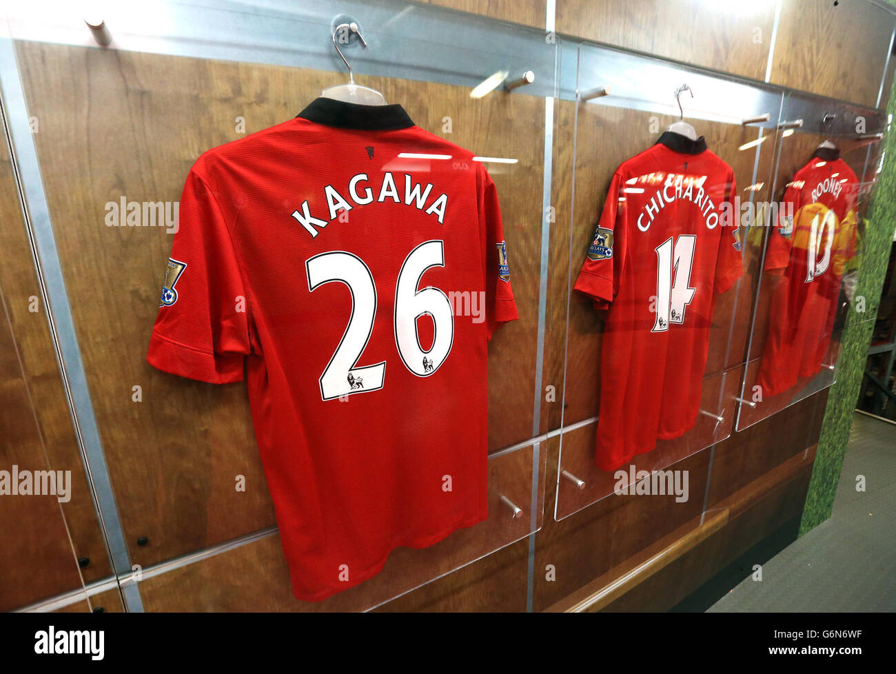 Fußball - UEFA Champions League - Gruppe A - Manchester United / Shakhtar Donetsk - Old Trafford. Eine allgemeine Ansicht der Manchester United Shirts. Stockfoto