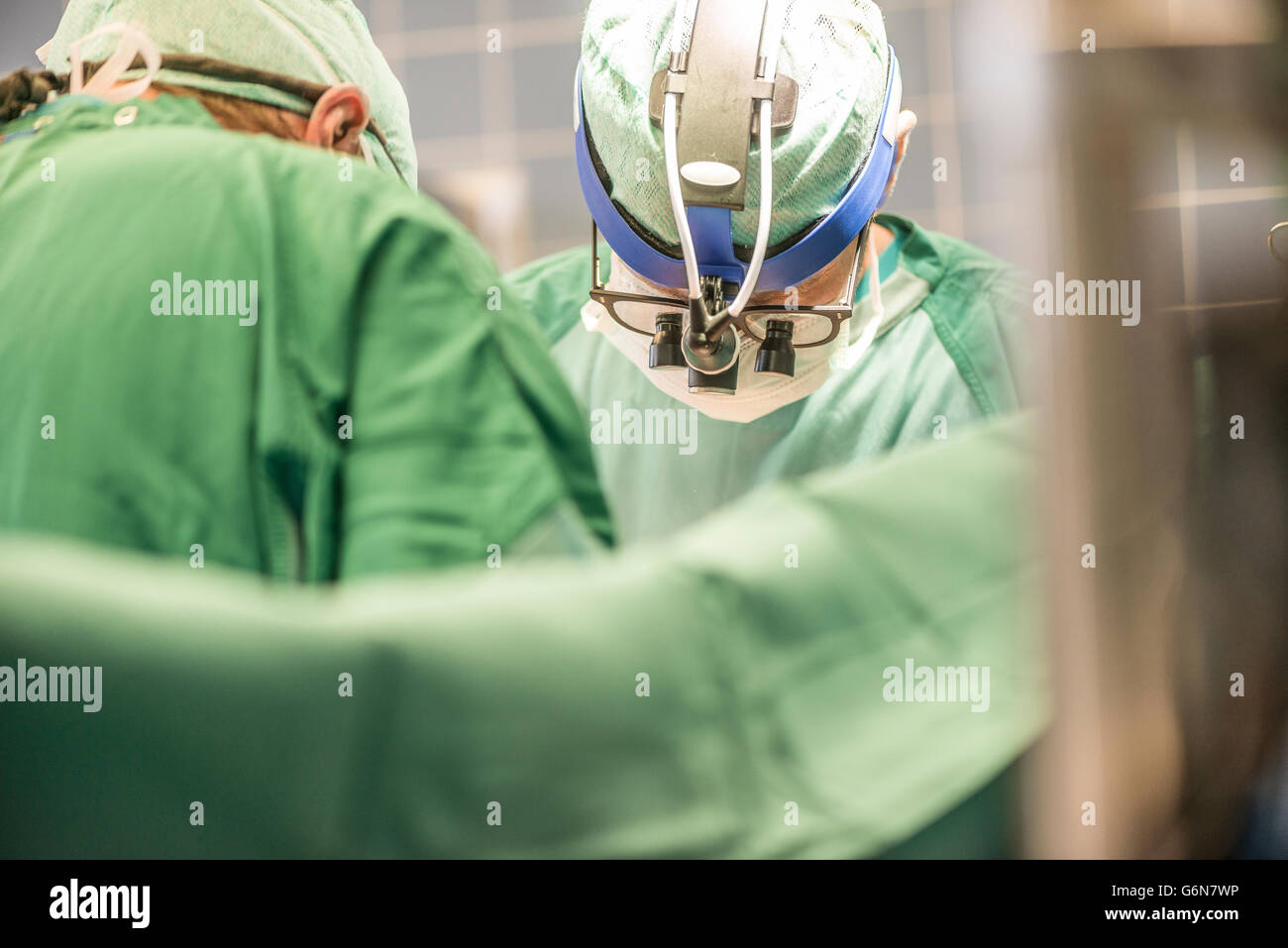 Chirurgen, die Ausführung von Herz-bypass-Operation Stockfoto