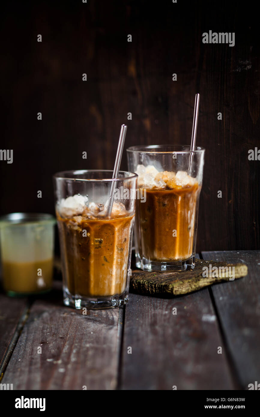 Vietnamesischen Eiskaffee mit starken Kaffee, Eis, gezuckerte Kondensmilch Stockfoto