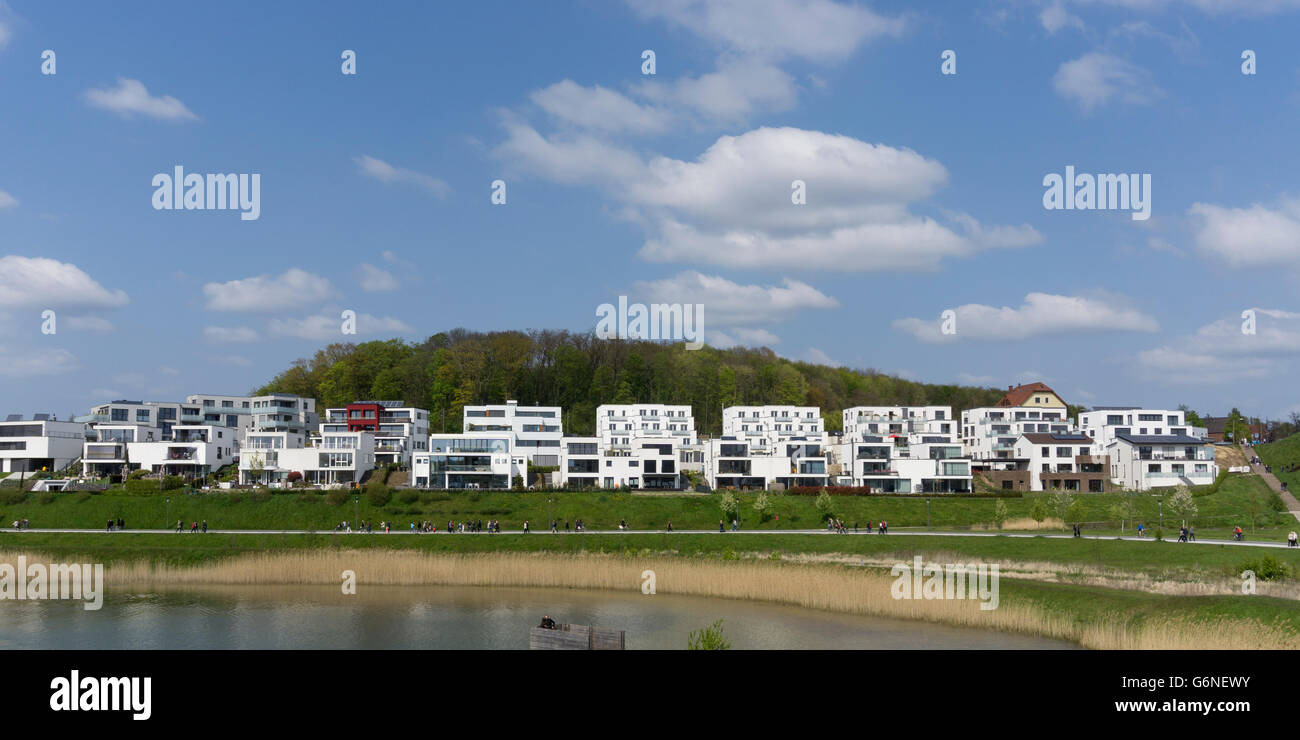 Deutschland, Nordrhein-Westfalen, Dortmund, Hoerde, Phoenix See, Siedlung mit modernen Gebäuden Stockfoto