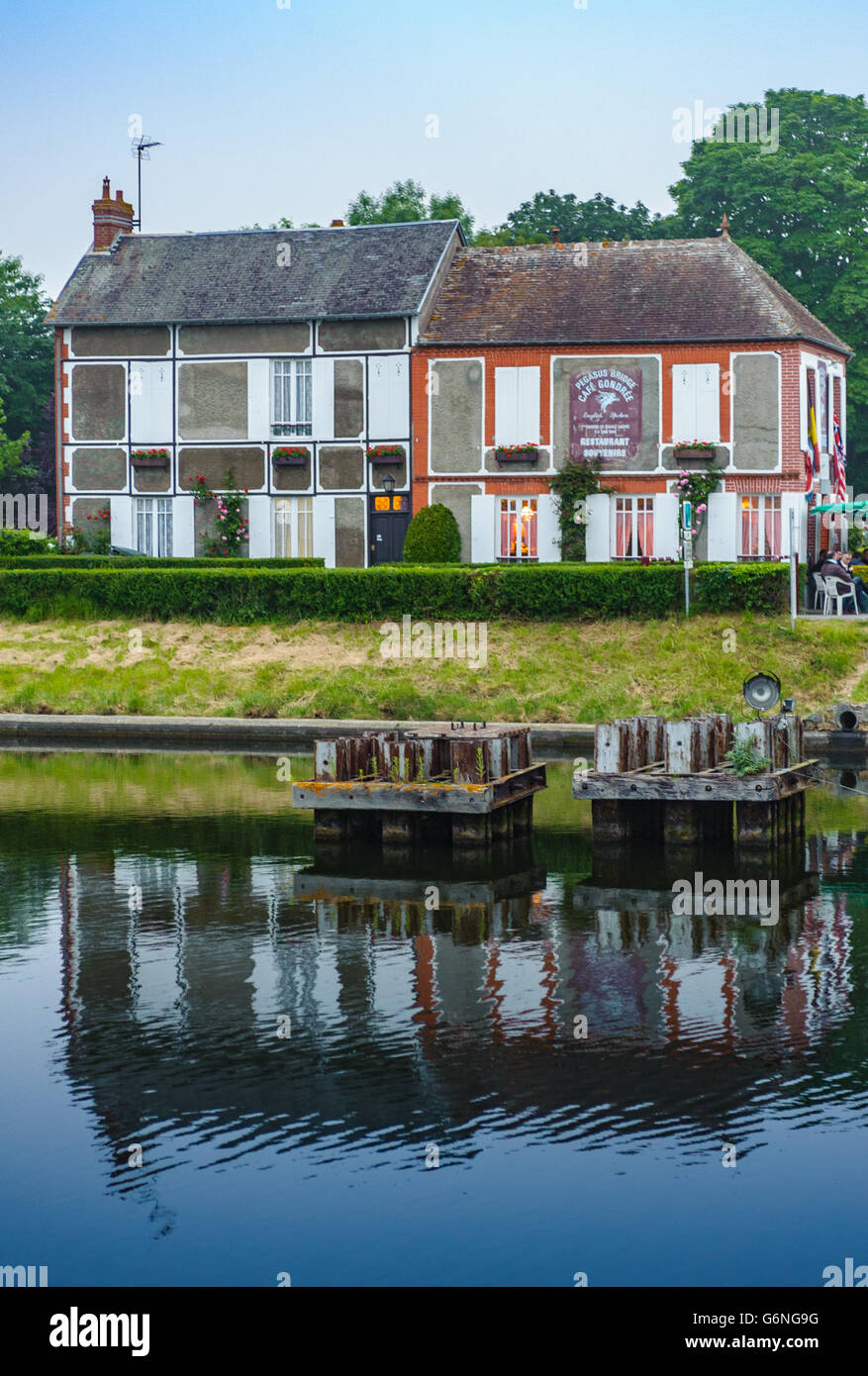Pegasus Bridge Café,, Benouville, Normandie, Frankreich - Das erste Haus am D-Day, 6. Juni 1944, befreit zu werden. Stockfoto