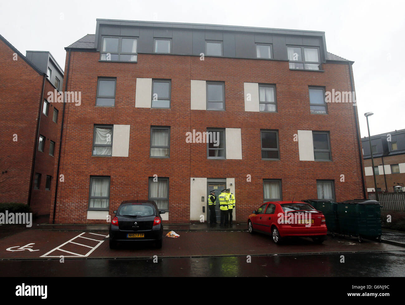 Polizeiaktivitäten auf dem Ferry Gait Crescent in Edinburgh, in der Nähe des Hauses von Mikaeel Kular, nachdem in Kirkcaldy die Leiche eines Kindes von der Polizei entdeckt wurde, die nach dem vermissten dreijährigen suchte. Stockfoto