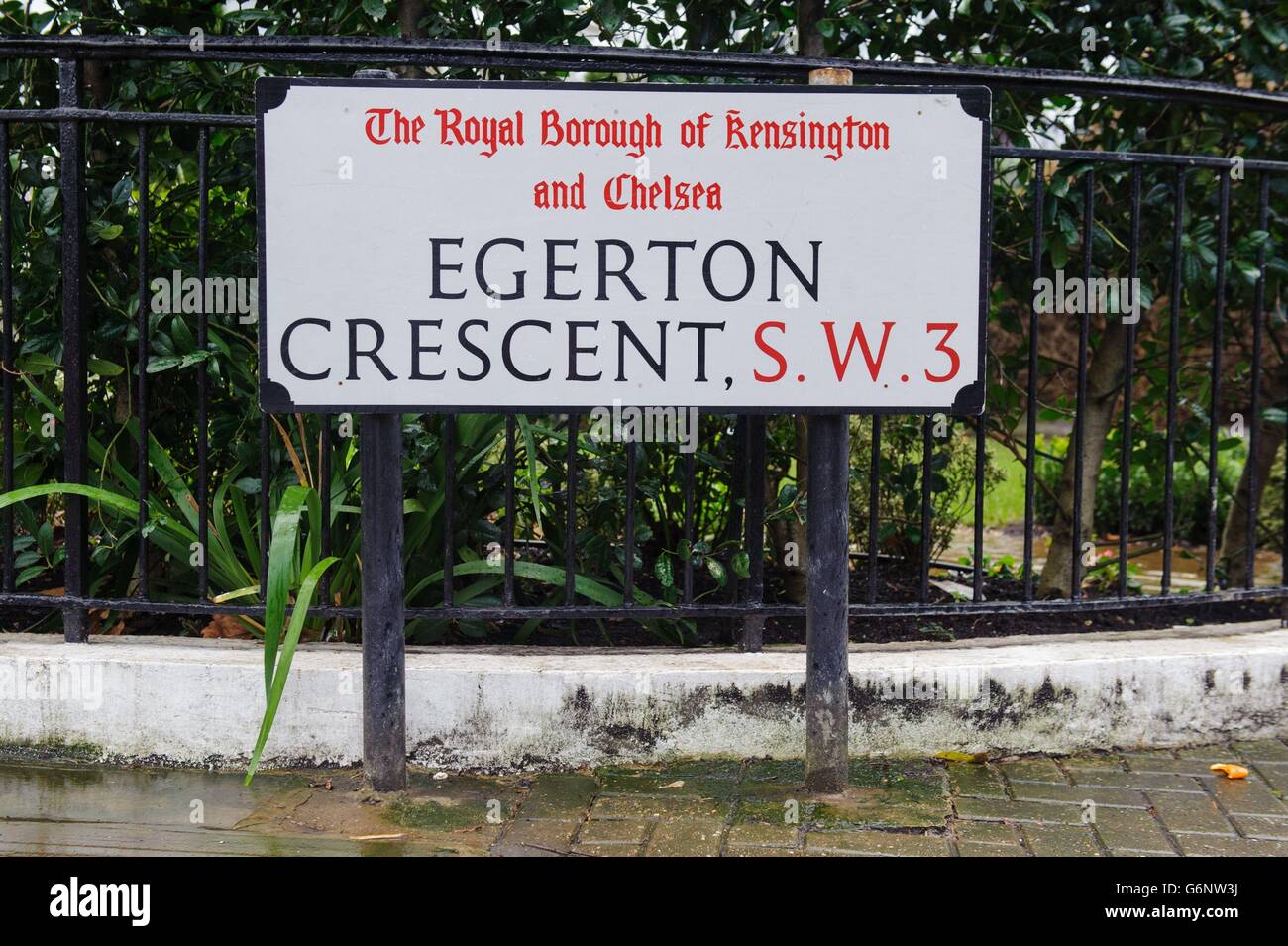 Eine allgemeine Ansicht von Egerton Crescent, in Kensington, London, die als Lloyds Bank Bericht als der liebste Ort zum Leben genannt wurde, mit dem Stadtteil Kensington und Chelsea Heimat von sechs der 10 teuersten Straßen in England und Wales. Stockfoto