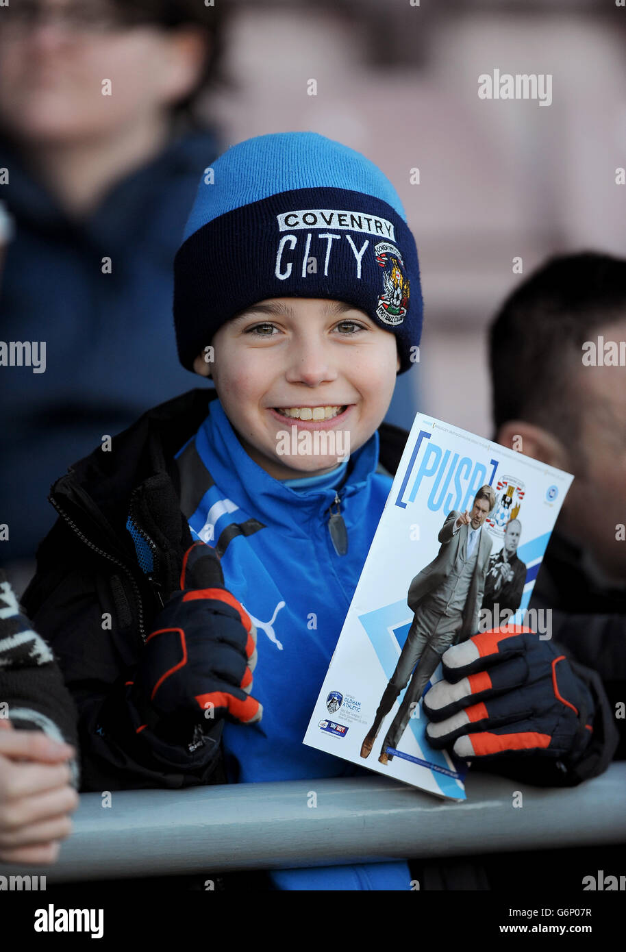 Fußball - Sky Bet League One - Coventry City / Oldham Athletic - Sixfields Stadium. Ein Coventry City Fan auf den Tribünen Stockfoto