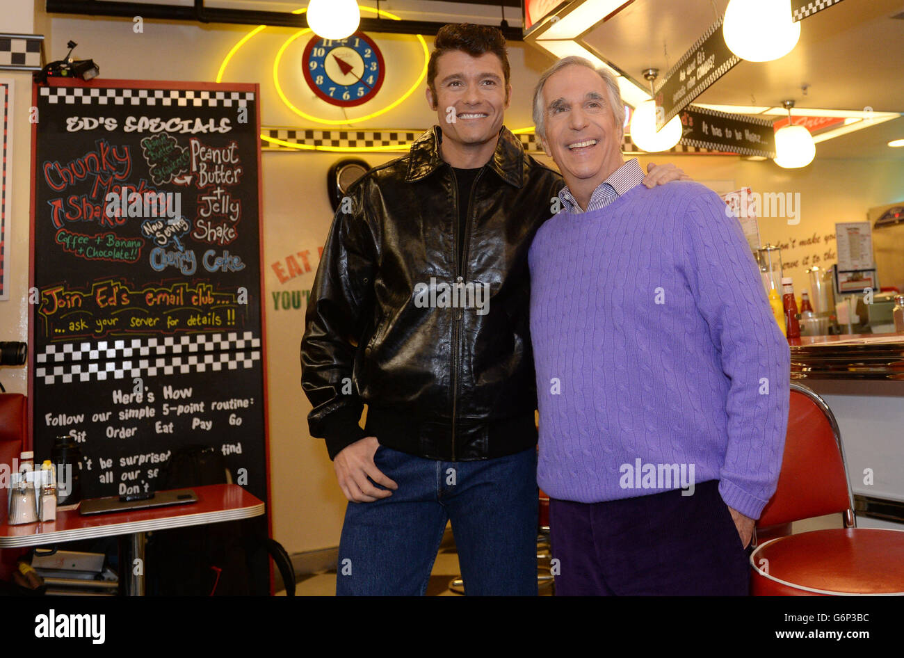 Ben Freeman, der den Fonz in einer musikalischen Version der TV-Show Happy Days der 1970er Jahre mit dem ursprünglichen Fonz Henry Winkler spielen wird, wird die Bühnenshow im Laufe des Jahres durch Großbritannien Touren. Stockfoto