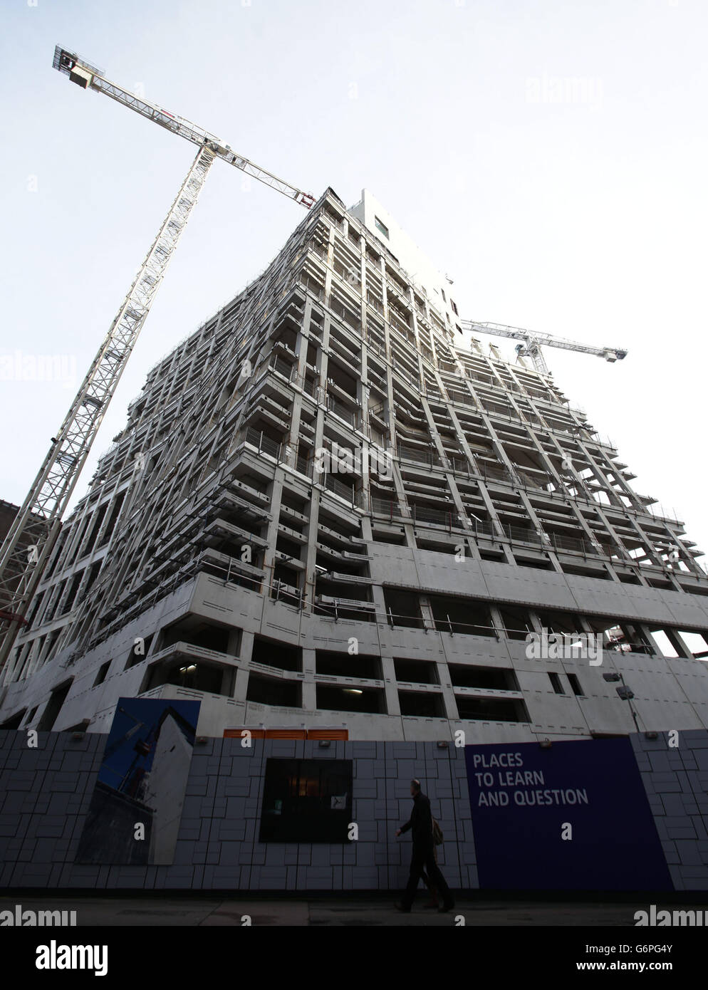 Ein Blick auf die Bauarbeiten an der Tate Modern, London, wo ein von Herzog & de Meuron entworfener Erweiterungsbau für zusätzliche Galerieflächen errichtet wird. DRÜCKEN Sie VERBANDSFOTO. Bilddatum: Montag, 20. Januar 2013. Bildnachweis sollte lauten: Yui Mok/PA Wire Stockfoto