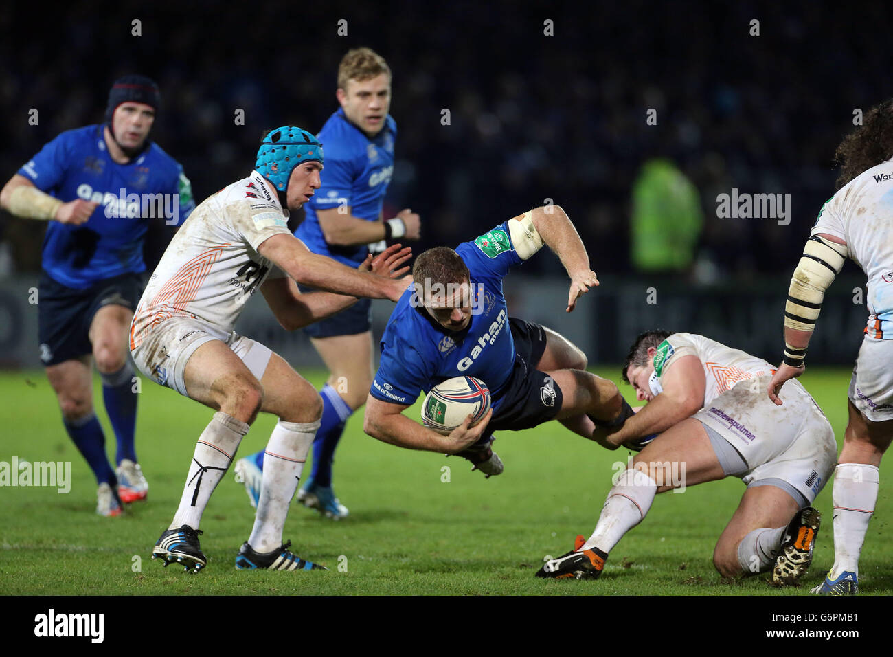 Leinster Sean Cronin und Ospreys Ryan Bevington während des Heineken Cup - Pool ein Spiel bei der RDS, Dublin. Stockfoto