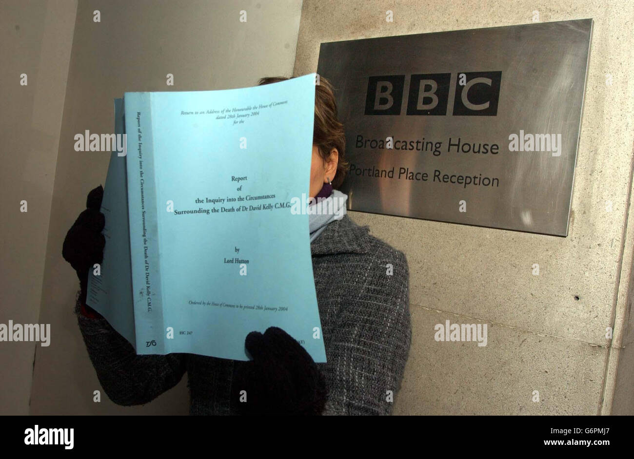 Der Hutton-Bericht kommt in den BBC-Büros in Portland Place, London. Stockfoto