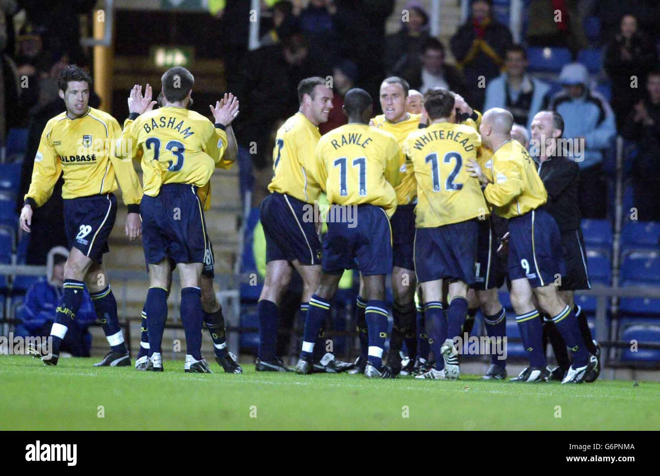 Oxford feiern ihr Siegtreffer gegen Kidderminster während ihres Nationwide Division Three Spiels im Kassam Stadium, Oxford. KEINE INOFFIZIELLE CLUB-WEBSITE. Stockfoto