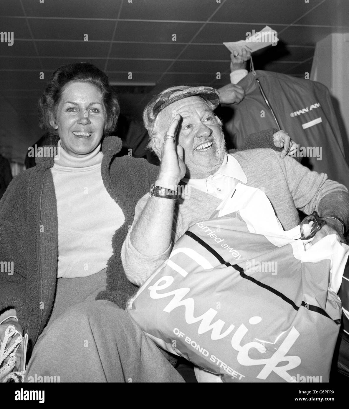 Mickey Rooney, der kleine Hollywood-Riese mit seiner achten Frau Jan ...