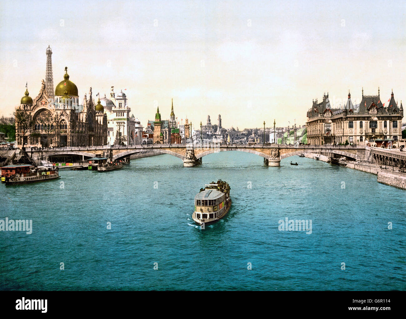 Ausstellung Paris, 1900. Die Pavillons der Nationen und der Brücken über den Fluss Seine, Exposition Universelle 1900, Paris, Frankreich. Stockfoto