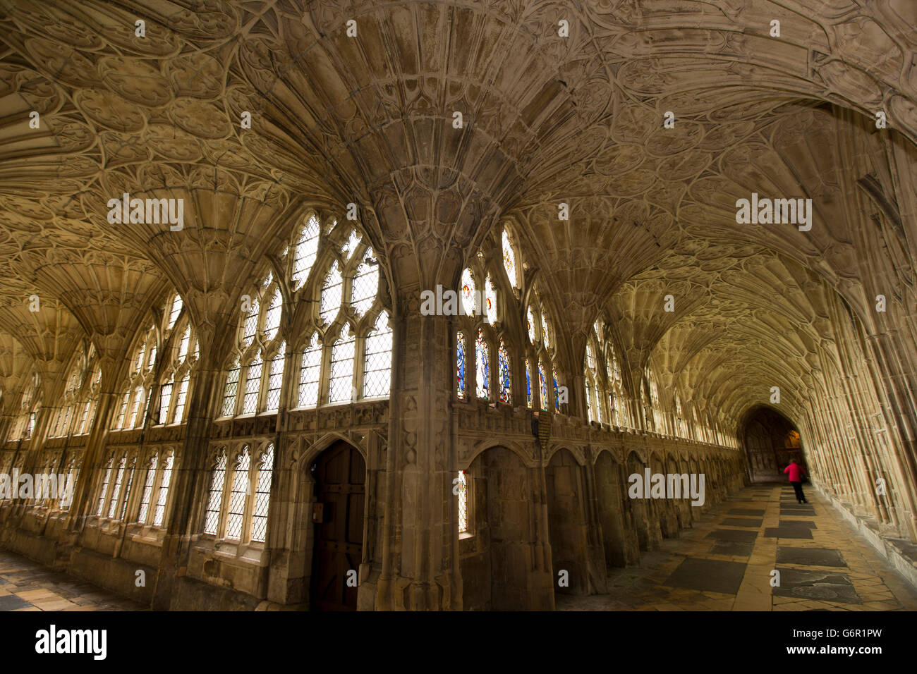 UK, Gloucestershire, Gloucester, Kathedrale, Kreuzgang, Großbritanniens älteste Fan gewölbten Decke Stockfoto