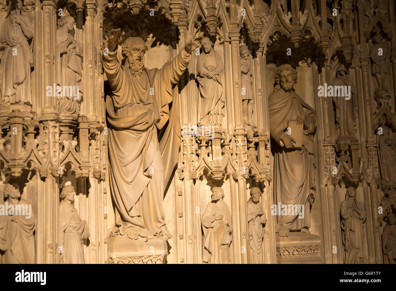 Kathedrale, Gloucester, Gloucestershire, UK geschnitzten Stein Heiligen Kapelle Altar Seitenteil dekorieren Stockfoto