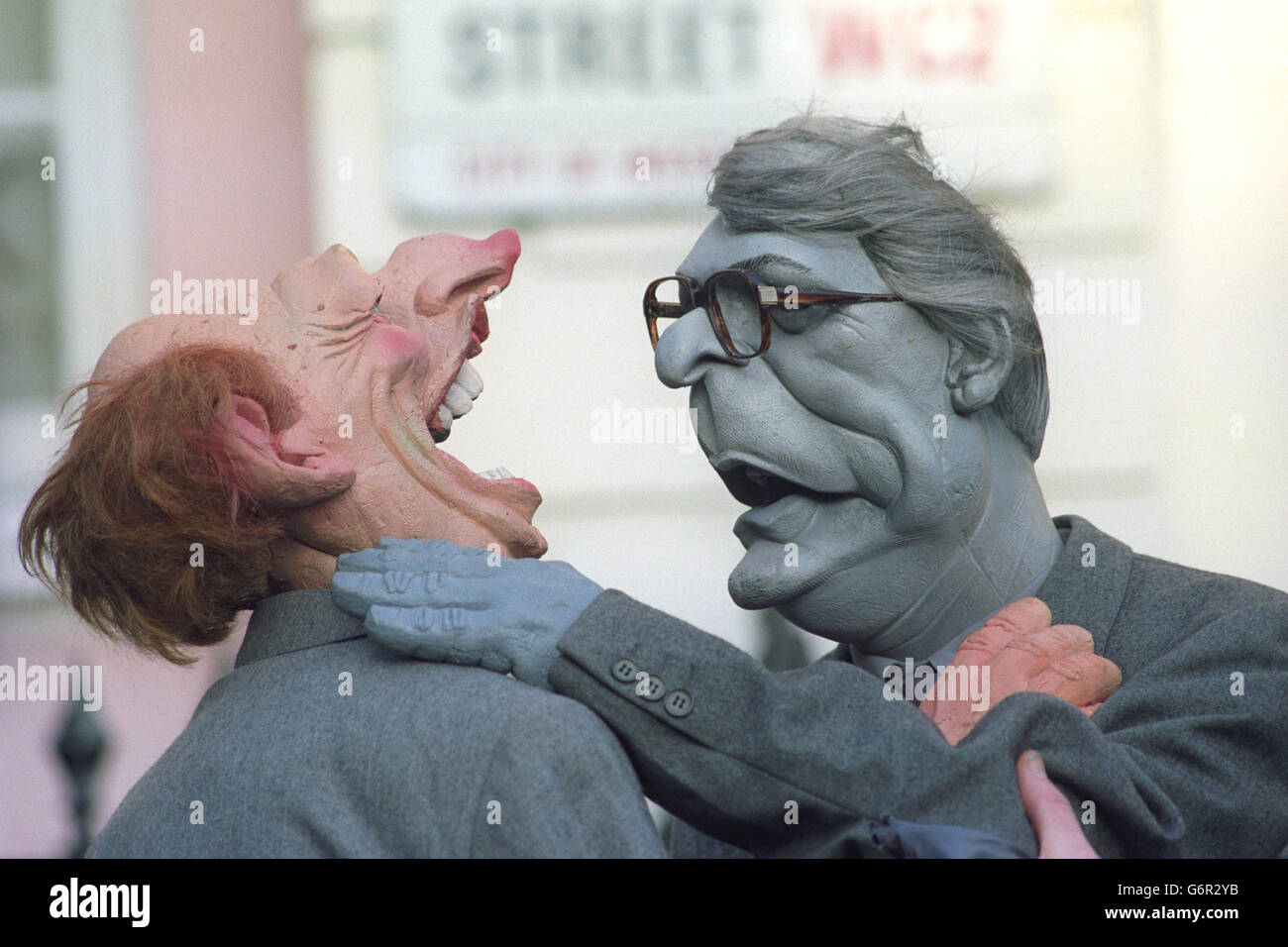 Fernsehen - Ebenbilder Rubberworks - Puppen von John Major und Neil Kinnock - Covent Garden, London Stockfoto