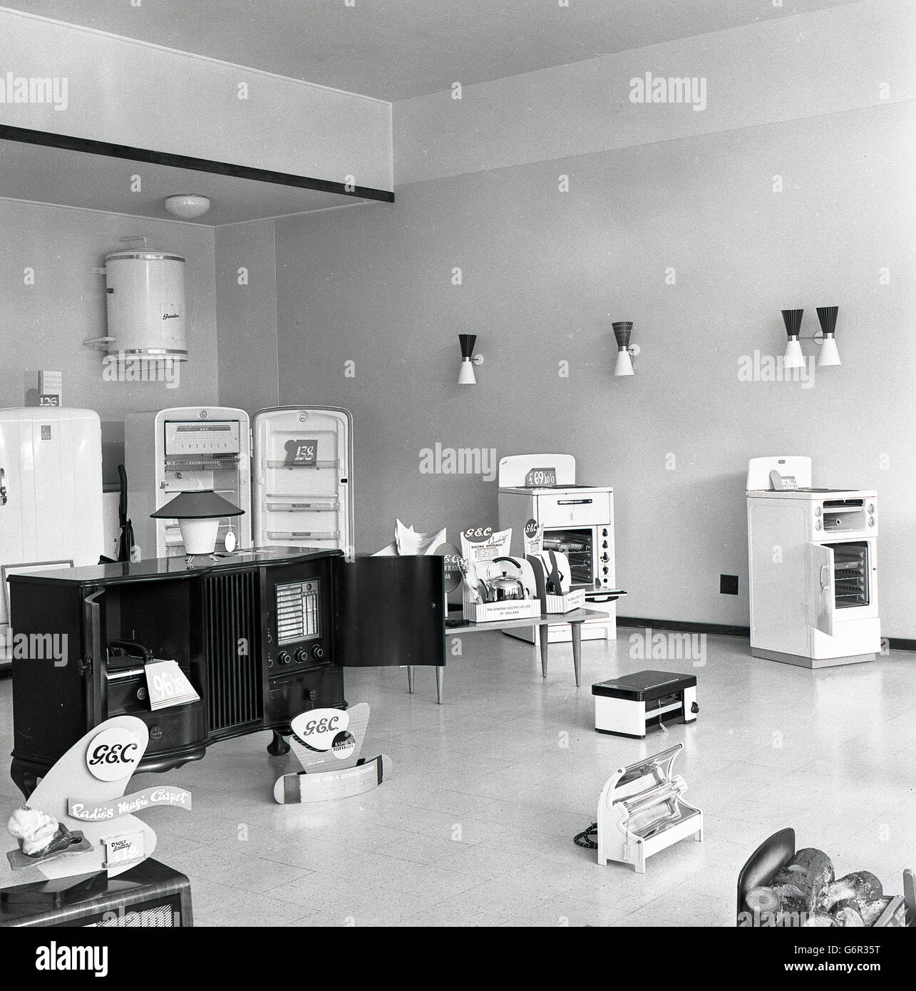 der 1950er Jahre, historische, Darstellung einer Reihe von elektrischen Produkten für den Einsatz in der Heimat der führenden Engländer manufacturing Company, General Electric Company, GEC. Stockfoto