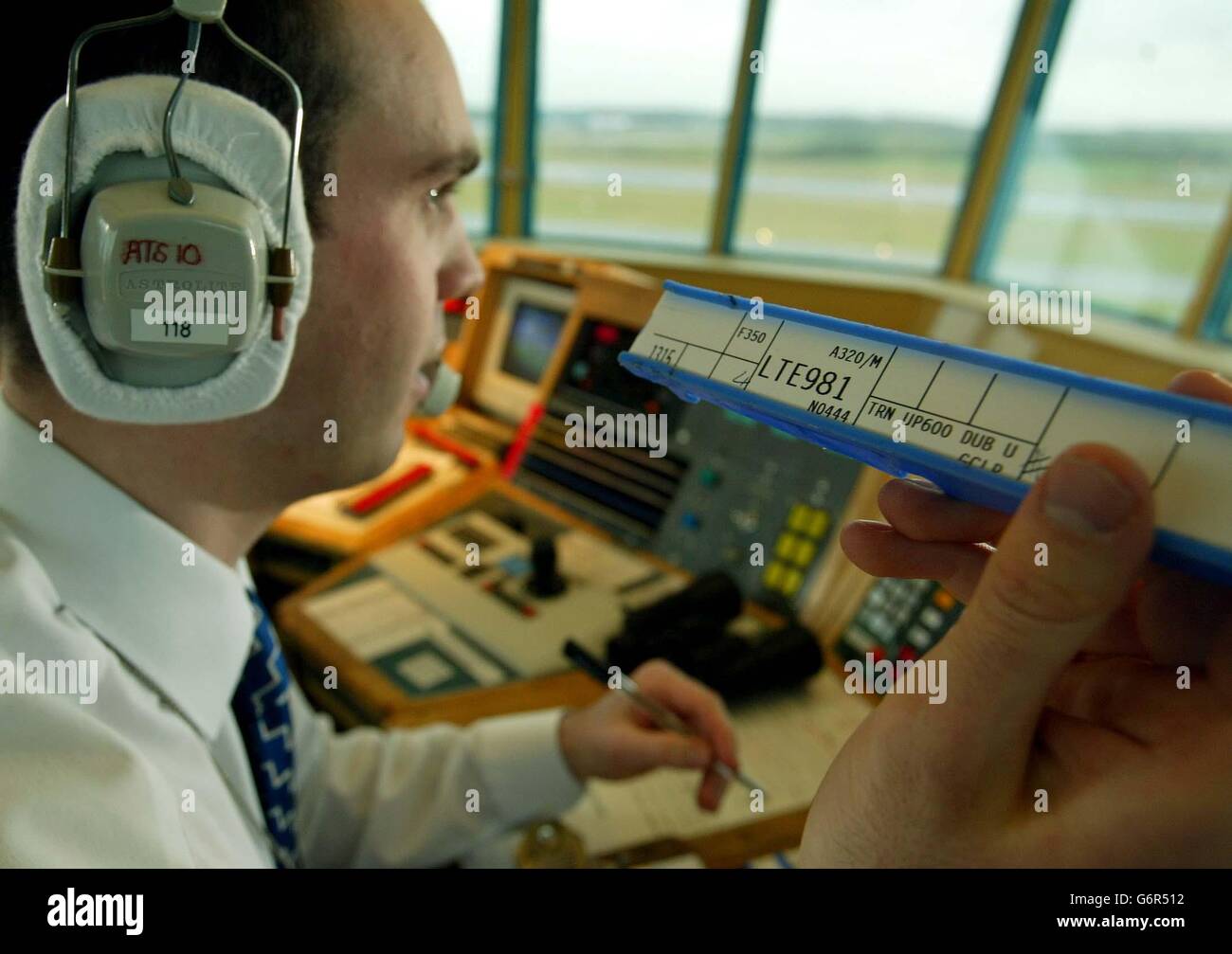 Ein Fluglotse in Glasgow, Prestwick International Airport. Stockfoto