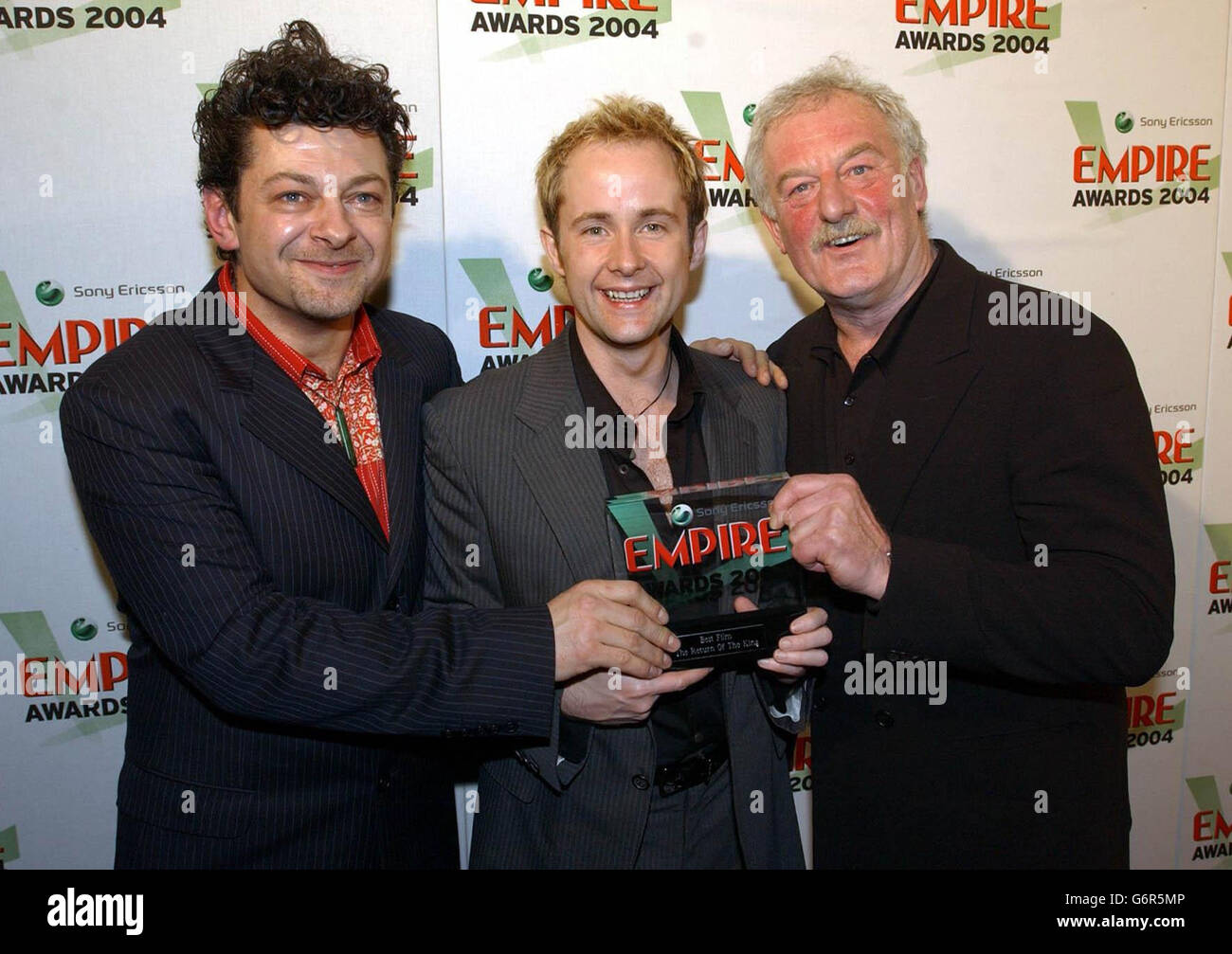 Von links nach rechts) die Schauspieler Andy Serkis, Billy Boyd und Bernard  Hill wurden während der Sony Ericsson Empire Film Awards im Dorchester  Hotel im Zentrum von London mit dem Best Film
