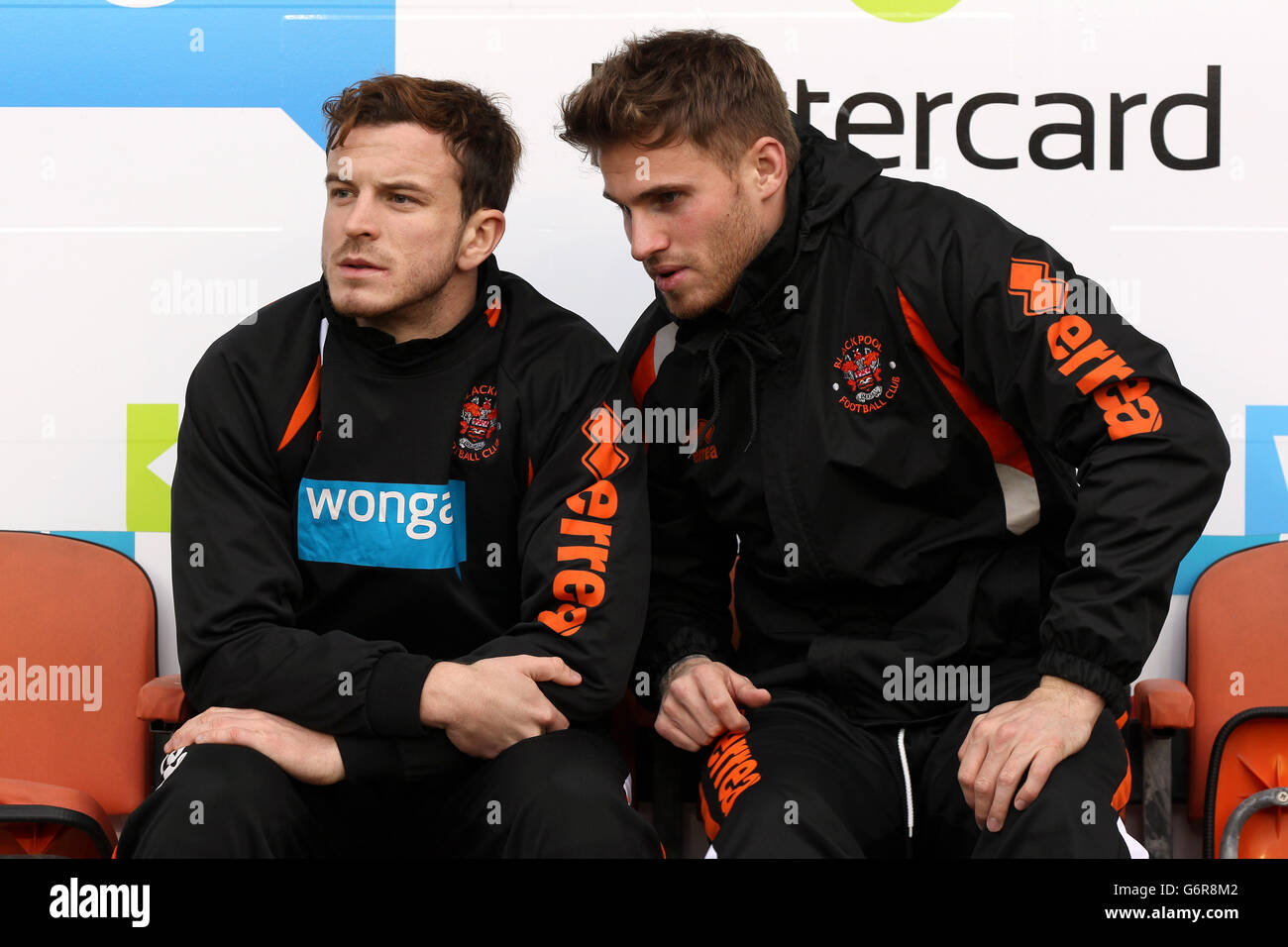 Fußball - Sky Bet Championship - Blackpool / Doncaster Rovers - Bloomfield Road. Blackpools Neuverpflichtungen David Goodwillie (rechts) und Andy Haliday Stockfoto