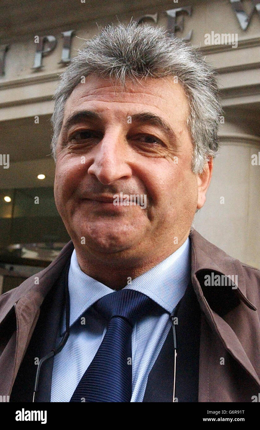 Edip Adanir kommt bei dem Arbeitsgericht Stockfoto
