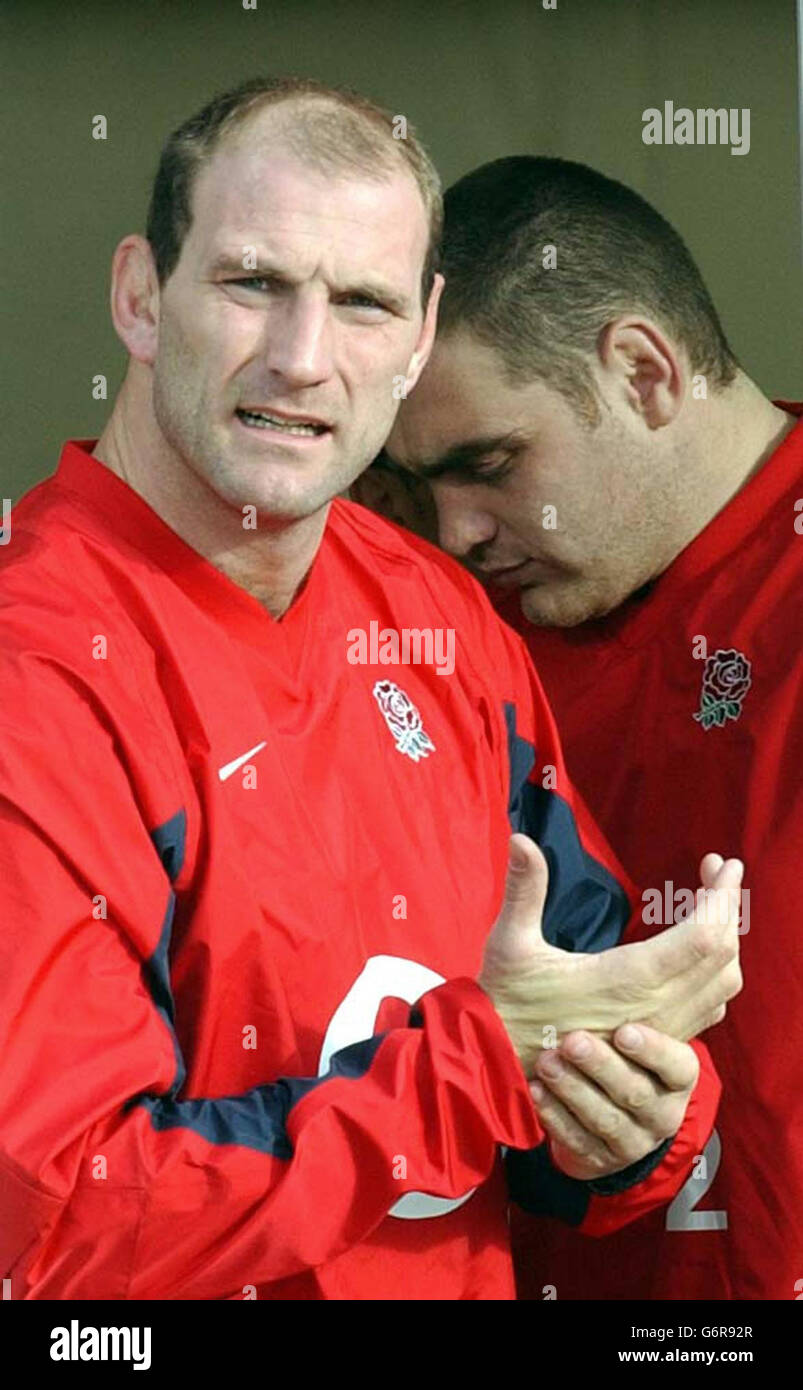 Captain Lawrence Dallaglio beim England Rugby Training im Penny Hill Park, Surrey, vor dem RBS 6 Nations Spiel gegen Schottland am Samstag in Murrayfield. Stockfoto