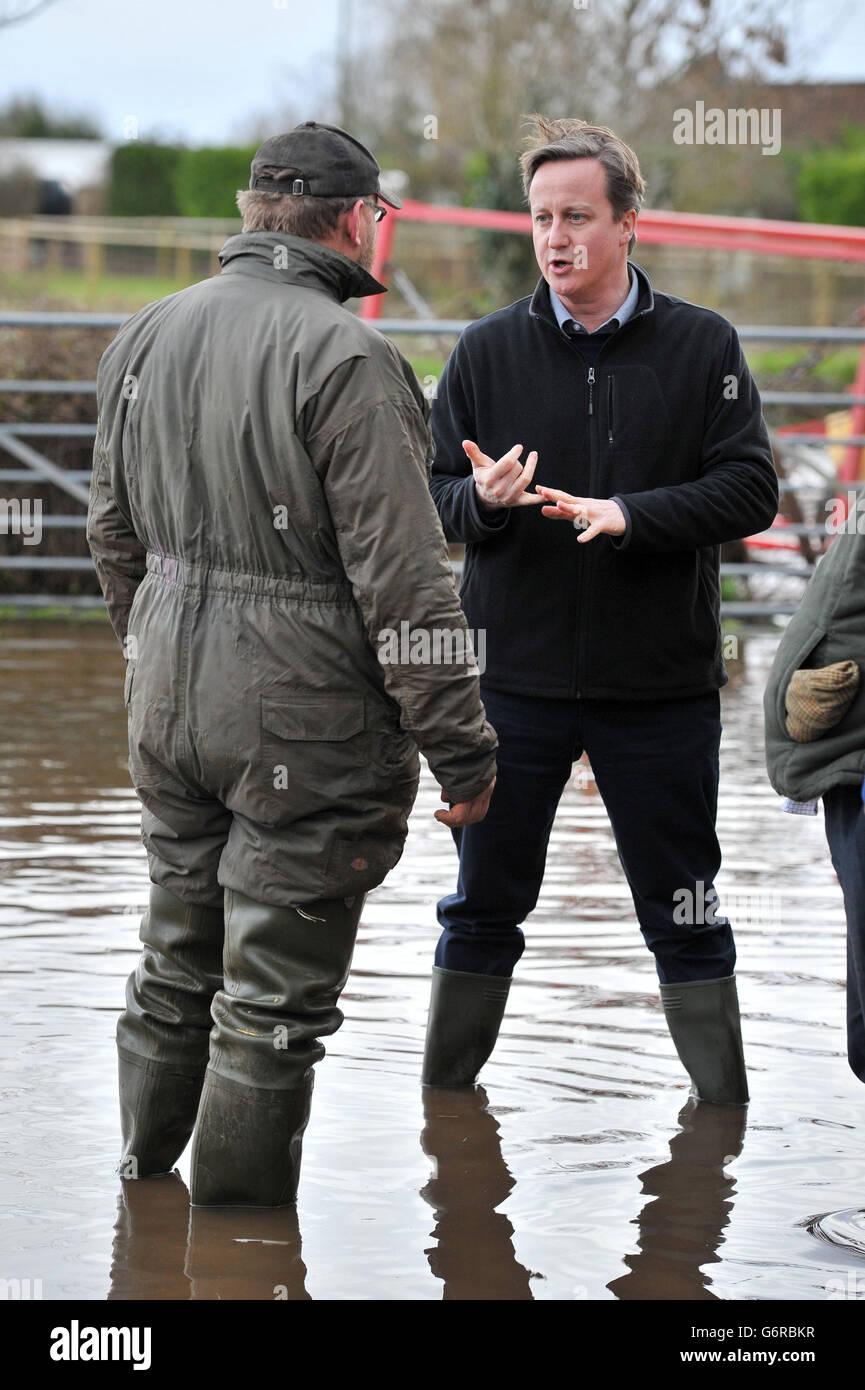 Cameron besucht Hochwasser betroffenen Gebieten Stockfoto