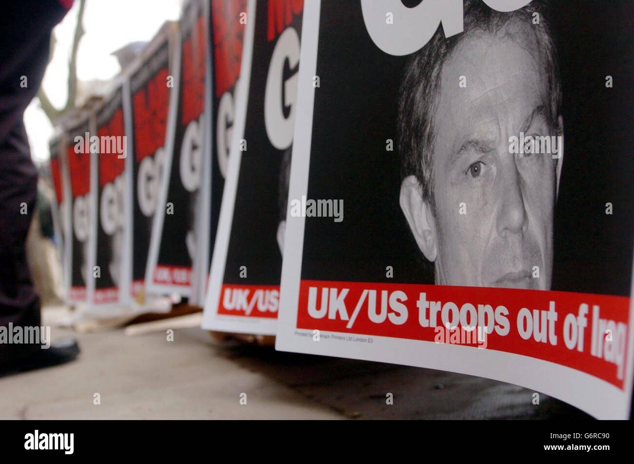 Anti-Tony Blair-Plakate vor der jährlichen Konferenz der Stop the war Coalition, die im Camden Center im Zentrum von London stattfinden sollte. Die Koalition hat sich im vergangenen Jahr auf der politischen und Wahlkampfkarte etabliert und ist weiterhin entschlossen, zukünftige Kriege zu verhindern und die Regierung für ihr Handeln zur Rechenschaft zu ziehen. Siehe PA Geschichte SOCIAL war. PA Foto : Johnny Green. Stockfoto