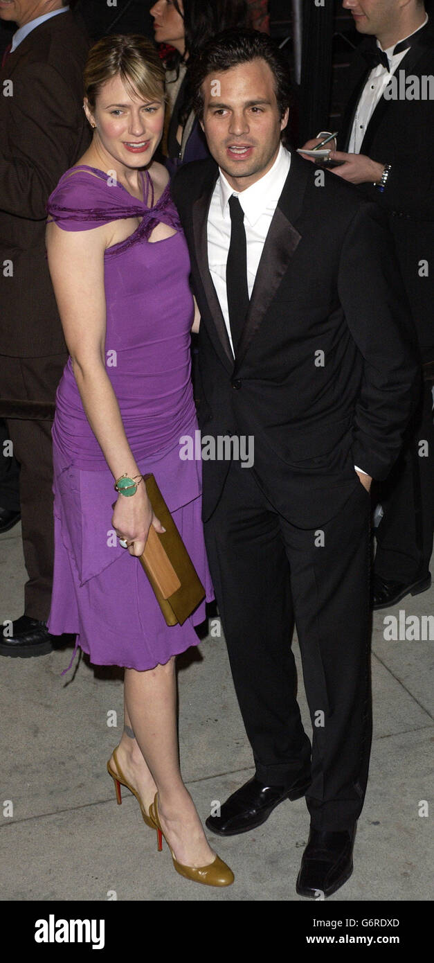 Mark Ruffalo und seine Frau Sunrise Coigney besuchen die Vanity Fair Post Oscars Party im Mortons, Los Angeles. Stockfoto