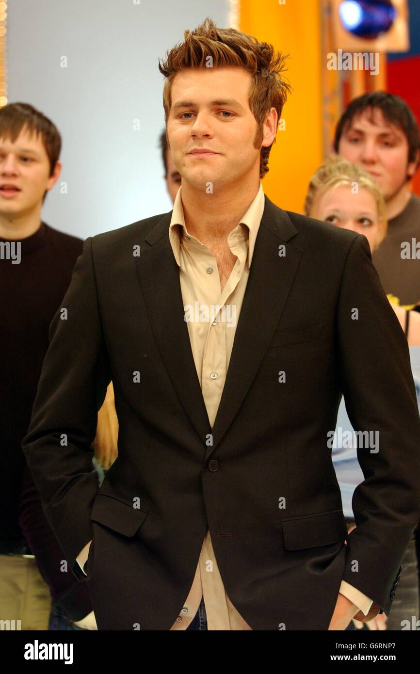 Bryan McFadden aus Westlife tritt bei der MTV TRL UK Show in den MTV Studios in Camden, Nord-London, auf. Stockfoto