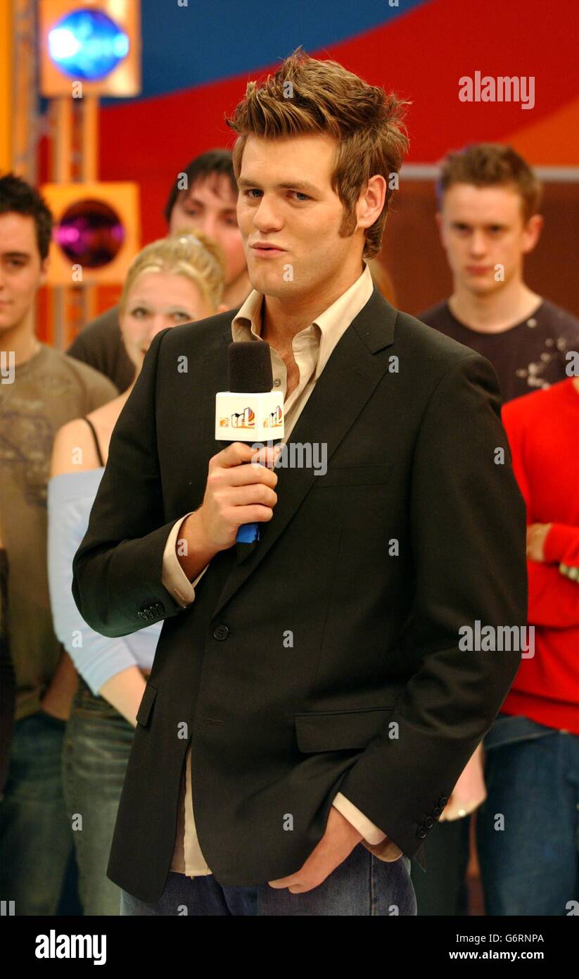 Bryan McFadden MTV TRL. Bryan McFadden aus Westlife tritt bei der MTV TRL UK Show in den MTV Studios in Camden, Nord-London, auf. Stockfoto