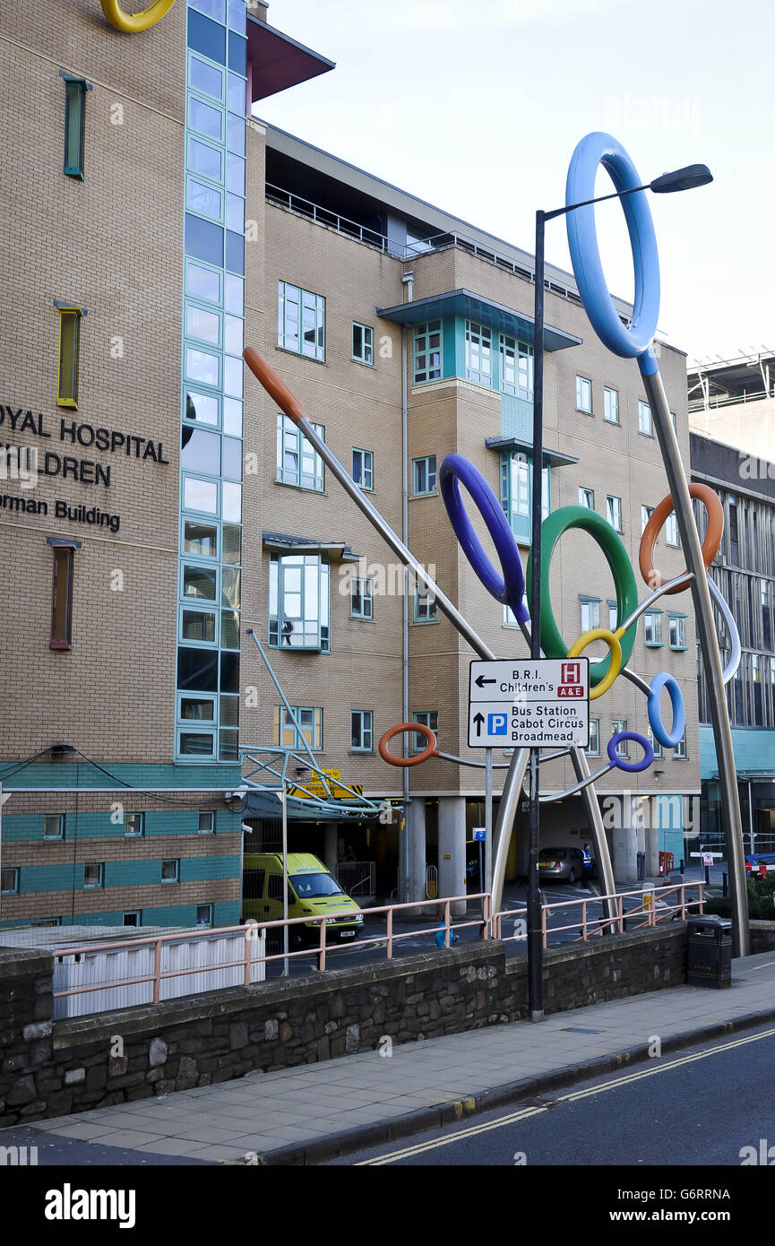 Ein Blick auf das Bristol Royal Hospital for Children "Paul O'Gorman Building", als unabhängige Überprüfung soll die pädiatrische Herzeinheit des Krankenhauses nach Sorge über die Behandlung von Neugeborenen und kleinen Kindern, die starben oder erlitten Komplikationen gehalten werden. Stockfoto