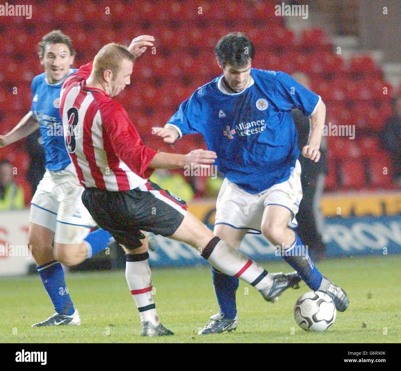 Southamptons Stephen Crainey (links) nimmt den Ball von Leicester Keith Gillespie, während eines Reserve-Liga-Spiel gegen Southampton im St. Mary's Stadion. Stockfoto