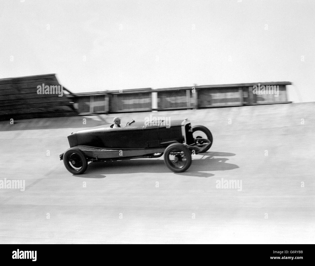 George Eyston Racing in Monthlery. George Eyston auf der Strecke in Monthlery Stockfoto